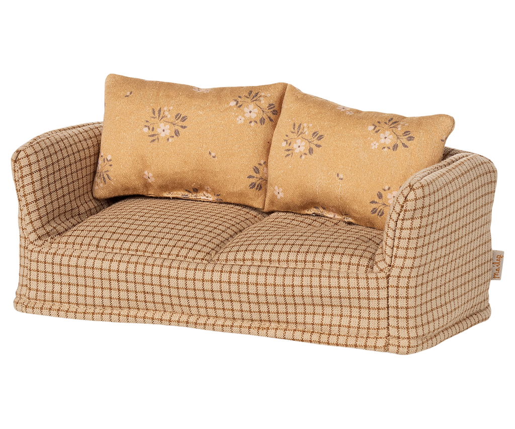 Couch, Mouse - Mable