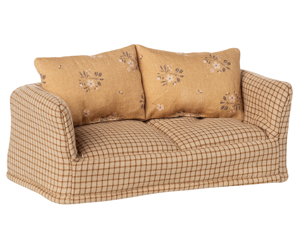Couch, Mouse - Mable