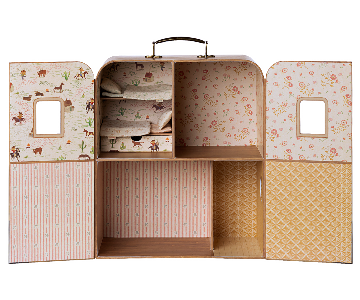 SuitCasa Mouse House