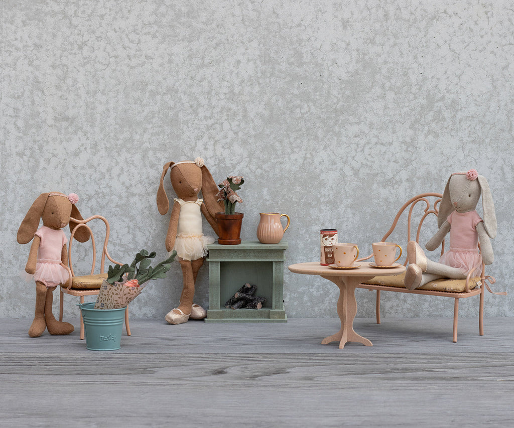 Flower pot with plant