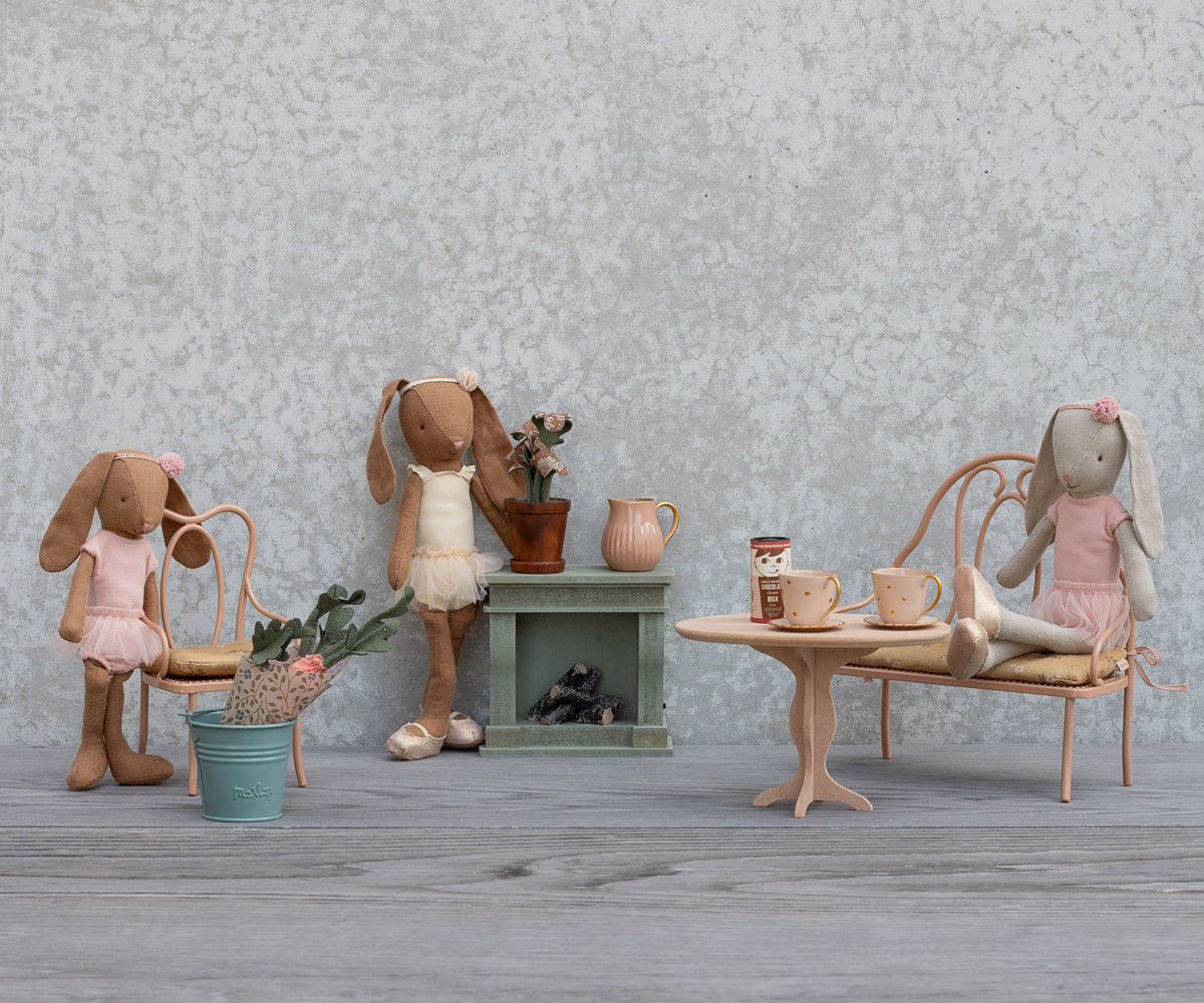 Flower pot with plant
